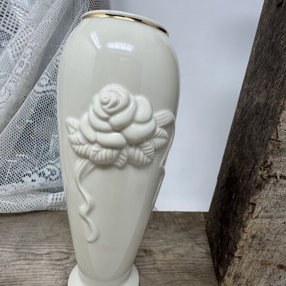 Lenox Ivory Rose Vase With Gold Trim Elegant 7.5" tall - Picture 7 of 7